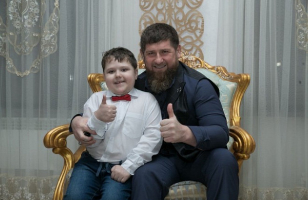 <br />
Кадыров исполнил новогоднюю мечту мальчика из Брянска<br />

