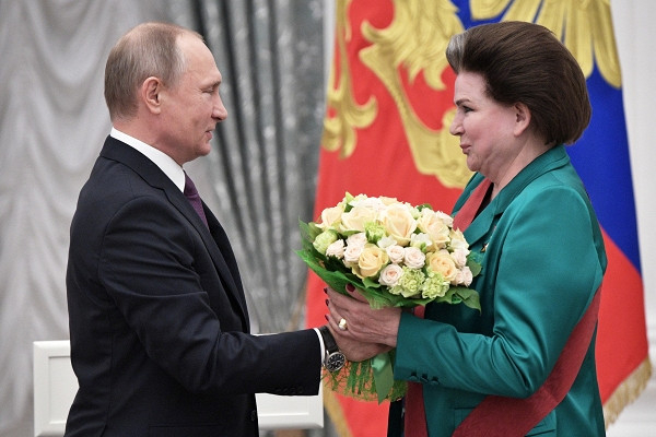 <br />
Путин поздравил Валентину Терешкову с днем рождения<br />
